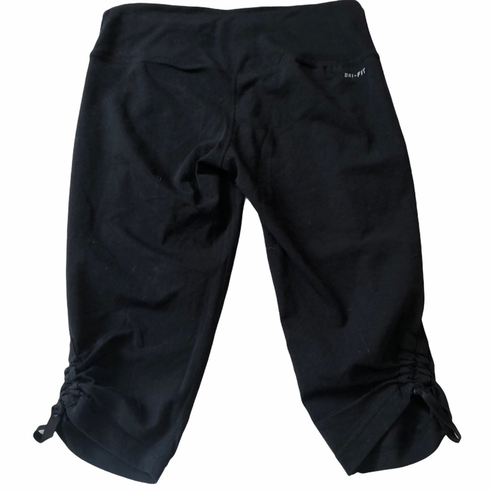 Like New EUC Capri leggings with drawstring bottom